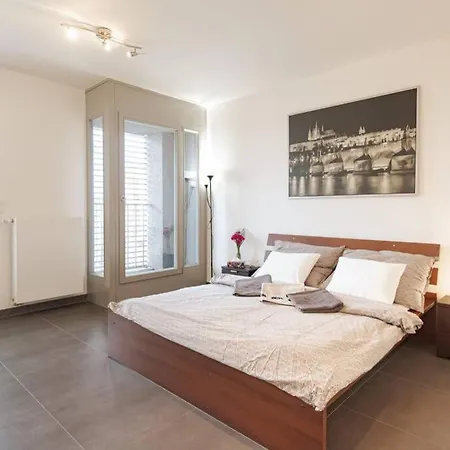 Bright Studio, 10min To The Centre, Free Parking *