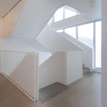 Bright Studio, 10min To The Centre, Free Parking Apartmán