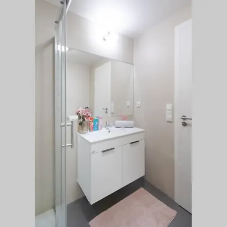Bright Studio, 10min To The Centre, Free Parking 아파트 *