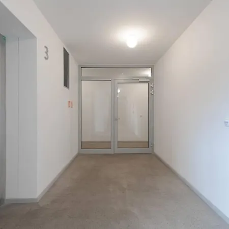 Bright Studio, 10min To The Centre, Free Parking 아파트 프라하